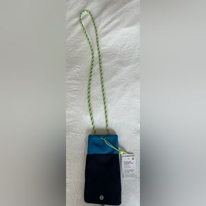 Lululemon Play Forward Crossbody Pouch